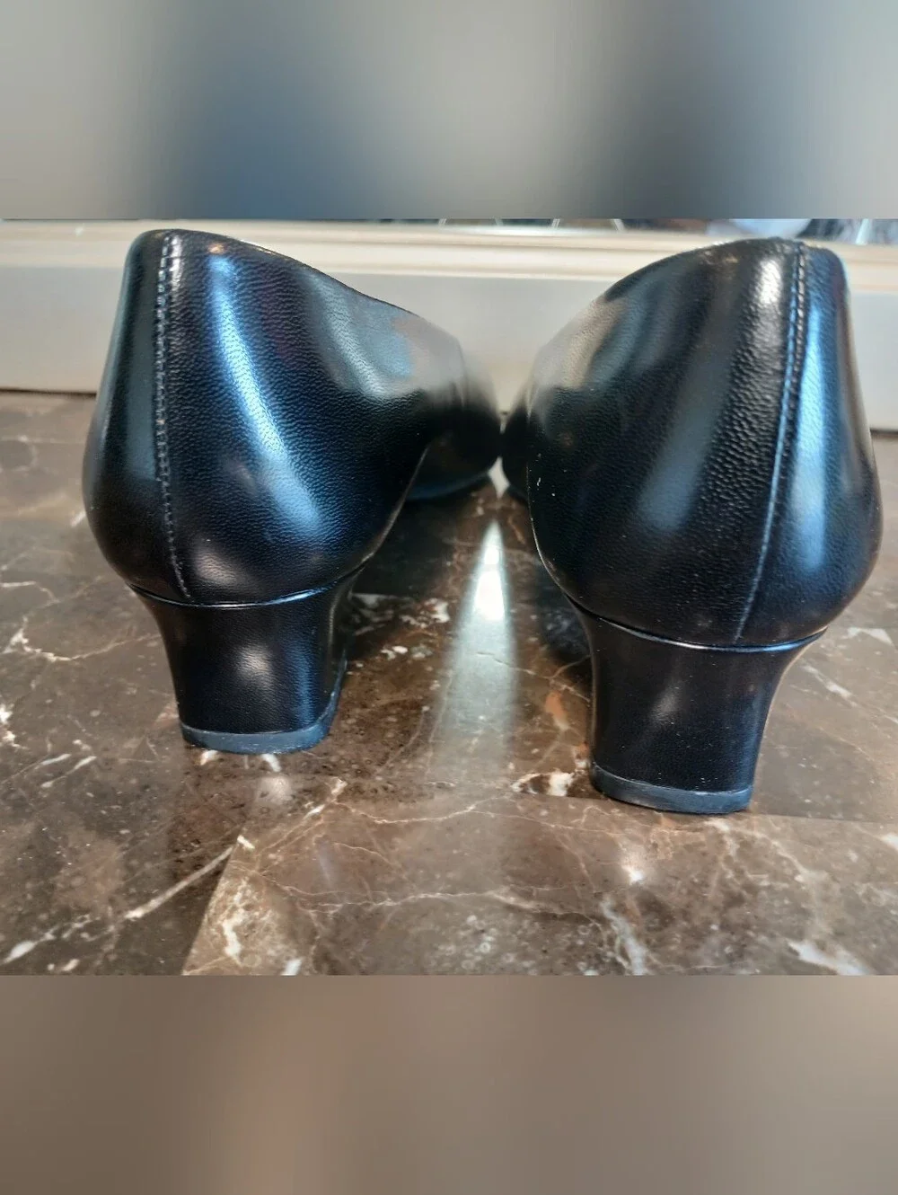 Hush Puppies Black Leather Slip-On 1.5